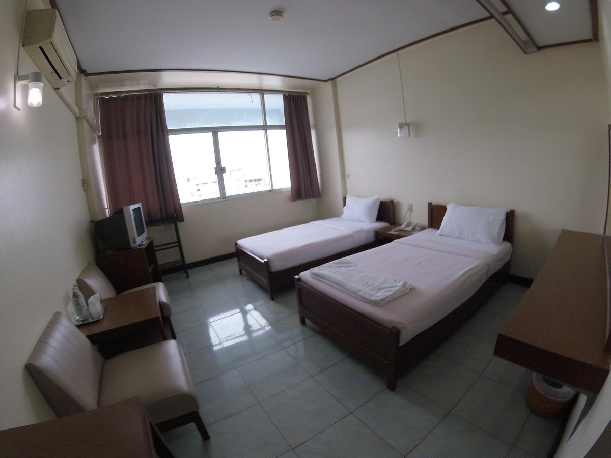 Tapee Hotel Surat Thani Bagian luar foto
