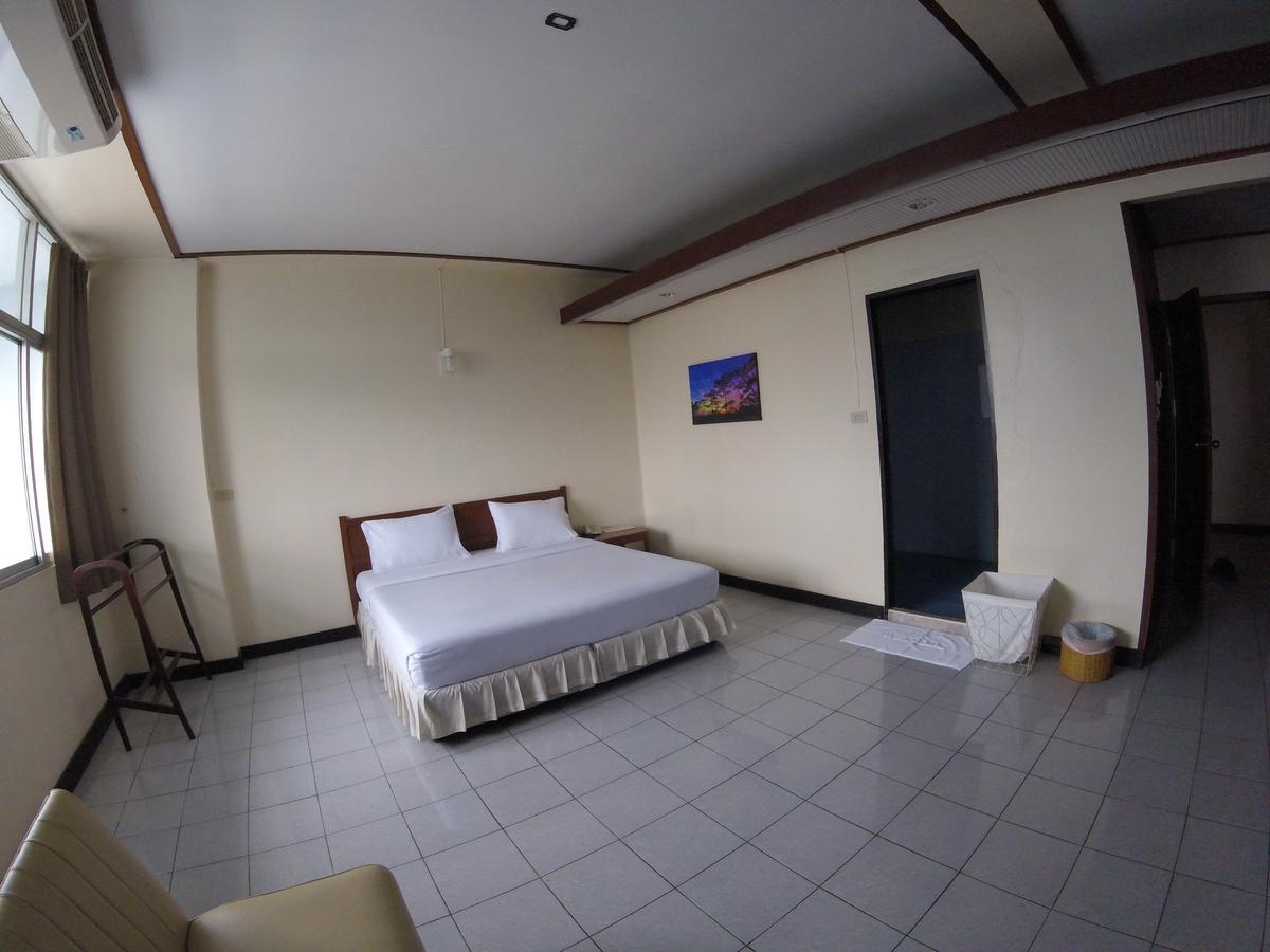 Tapee Hotel Surat Thani Bagian luar foto