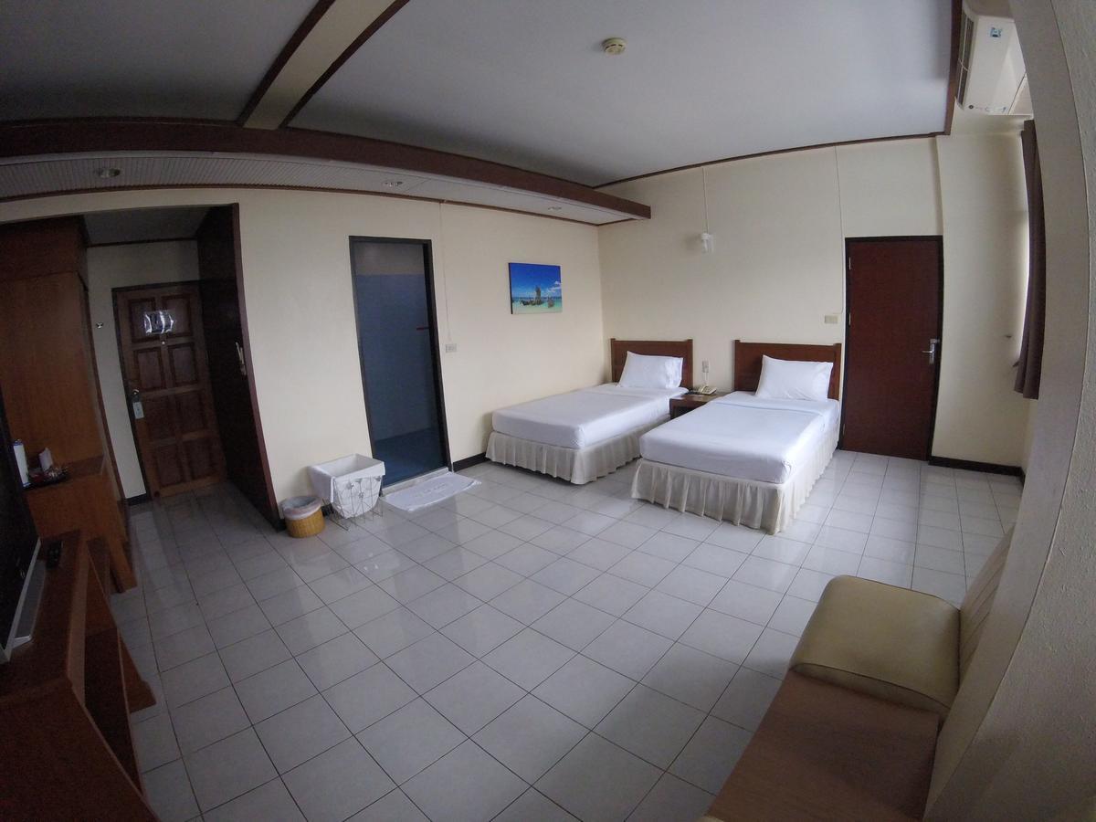 Tapee Hotel Surat Thani Bagian luar foto